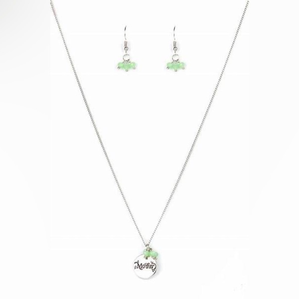 Silver and green beads “Mom” short necklace*